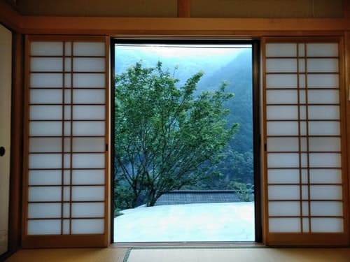 １日１組ペット可、自然の音に囲まれたポツンと貸切宿【里山の宿惠ハウス】　＾