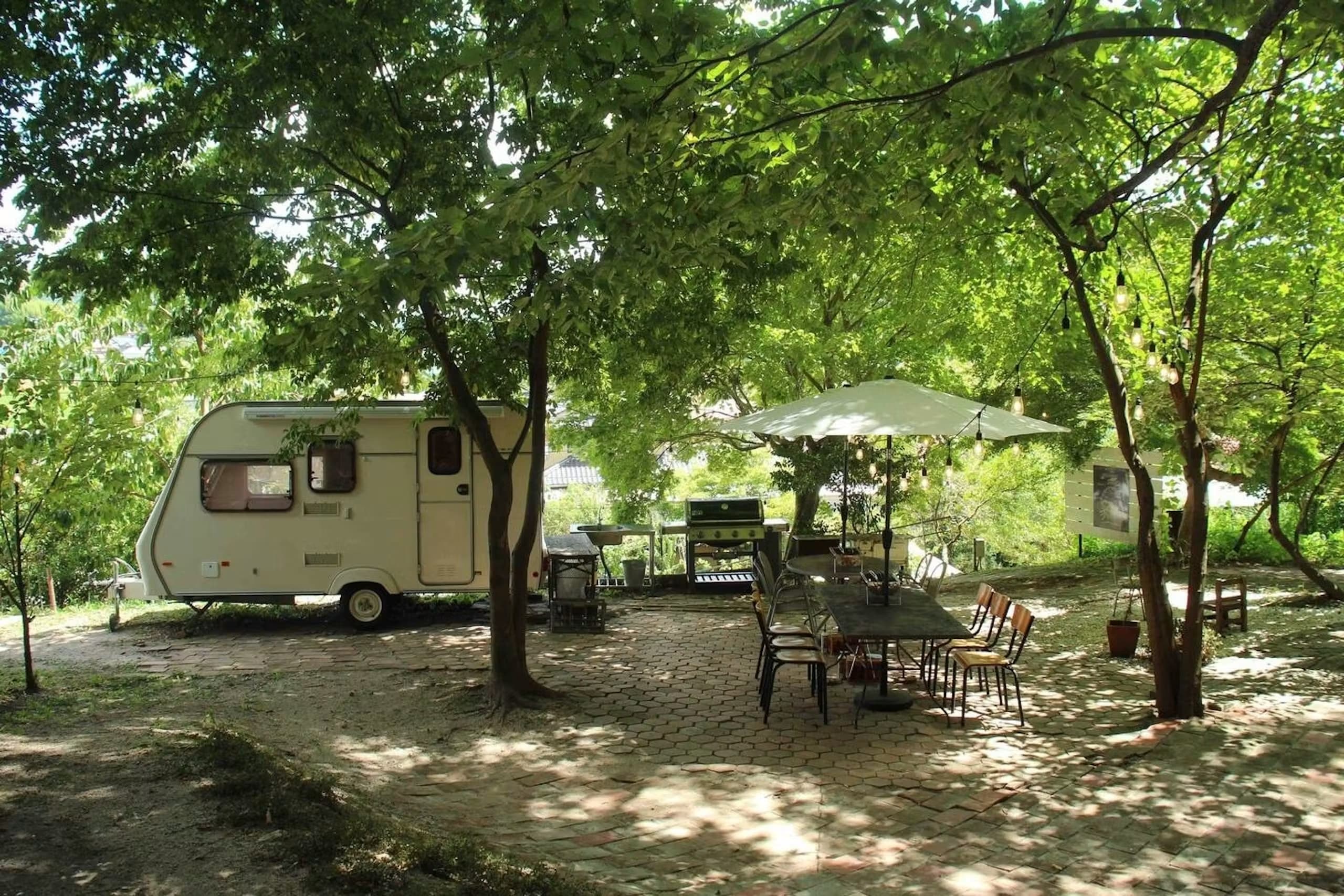 ドッグランピング２号店（旧：ＧＬＡＭＰＩＮＧ　ｗｉｔｈ　ＡＮＴＩＱＵＥＳ）　＾
