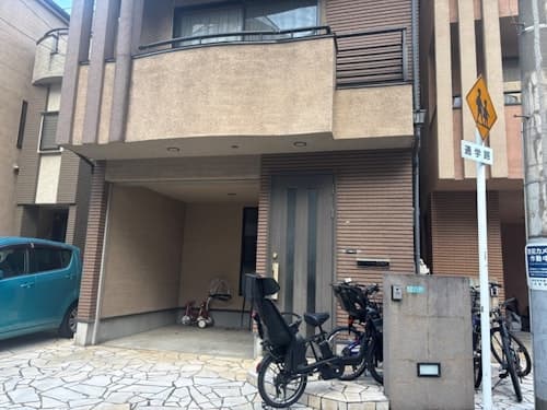 Ｇｏｔｏｔｗｏゴーツーツー秋川駅１．０／横田基地３．２ｍｉ　８名　駐車２台　〜１２時　ペット可／民泊
