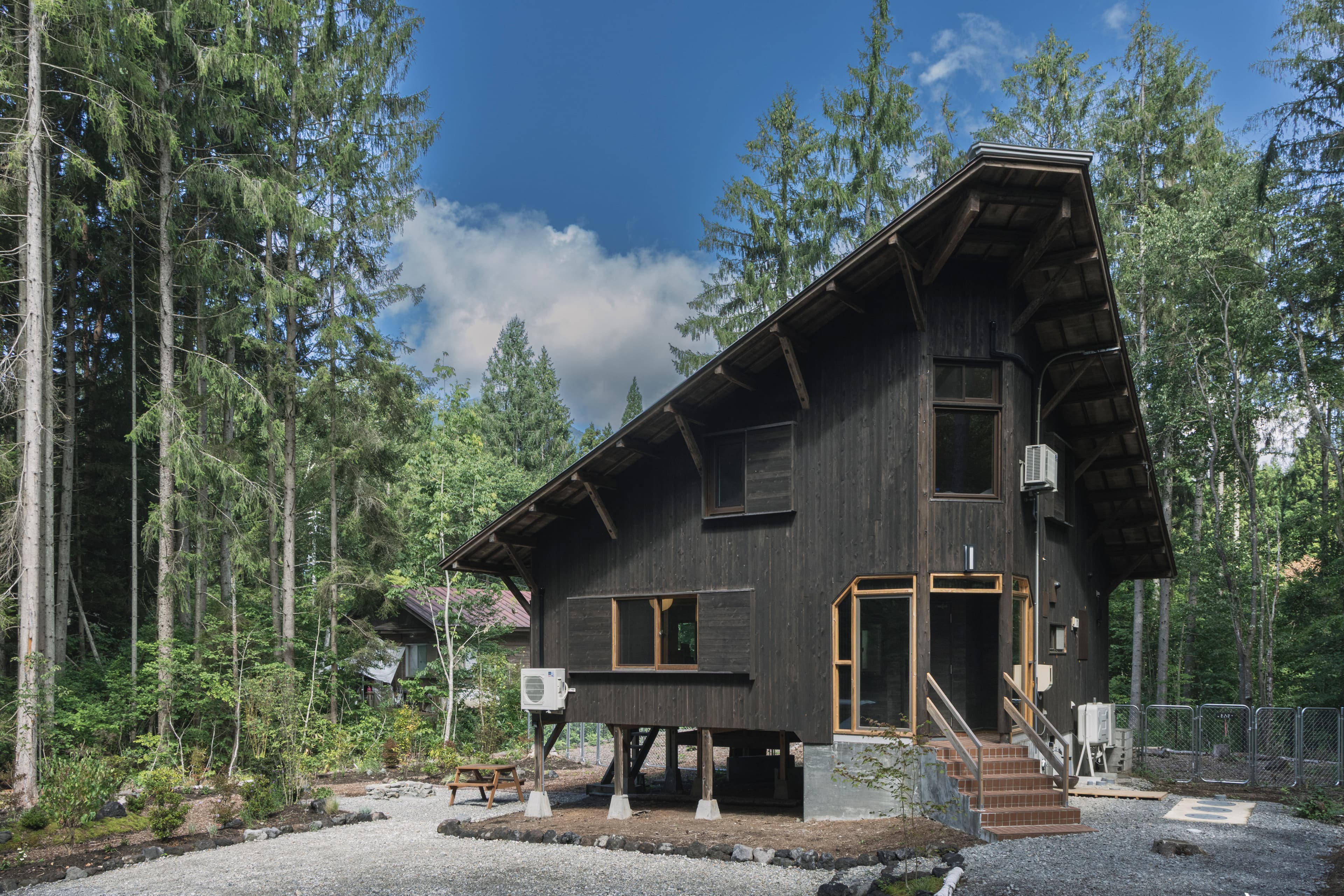 ＴＳＵＴＳＵＪＩ　ＢＡＳＥ　山荘ゆきつばき